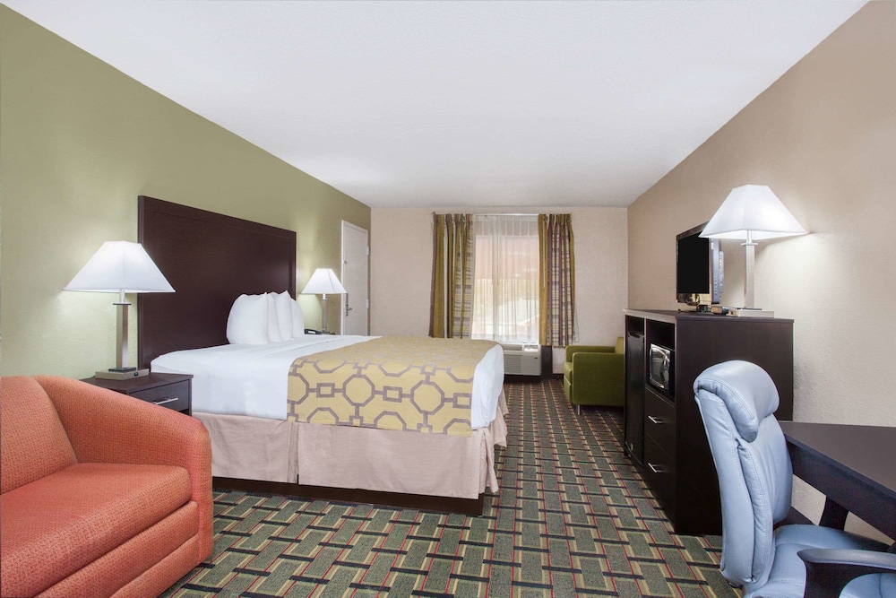 Baymont by Wyndham Lake City I-75 10/30