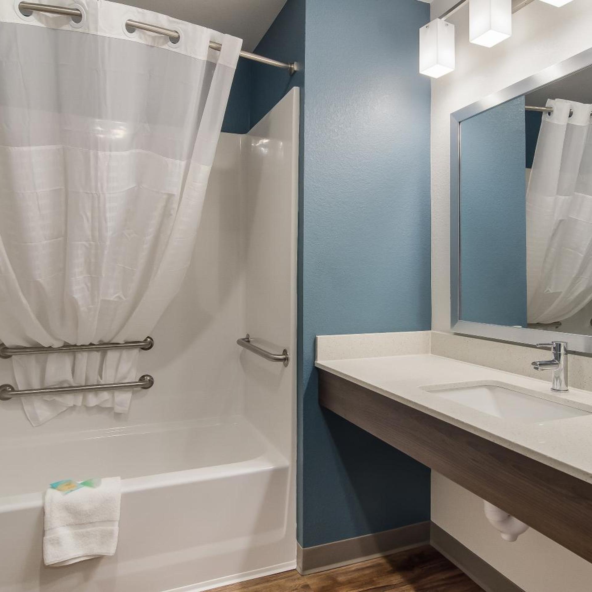 WoodSpring Suites Cleveland North 27/30