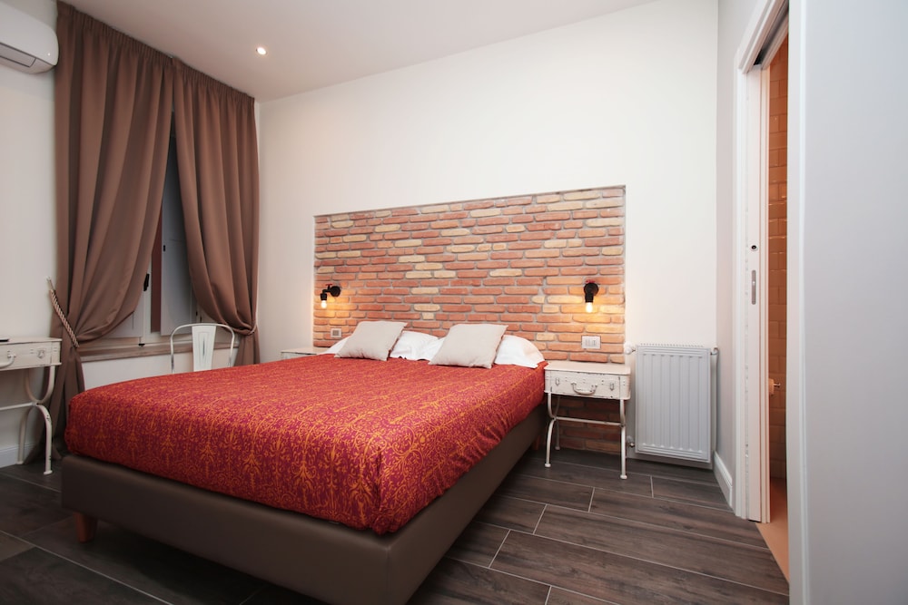Trevi Contemporary Suite 12/42