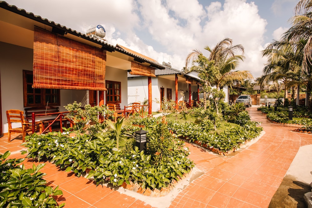 Palm Hill Resort 10/66