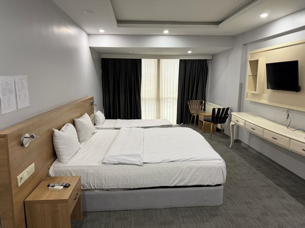 Lily Airport Otel 16/45