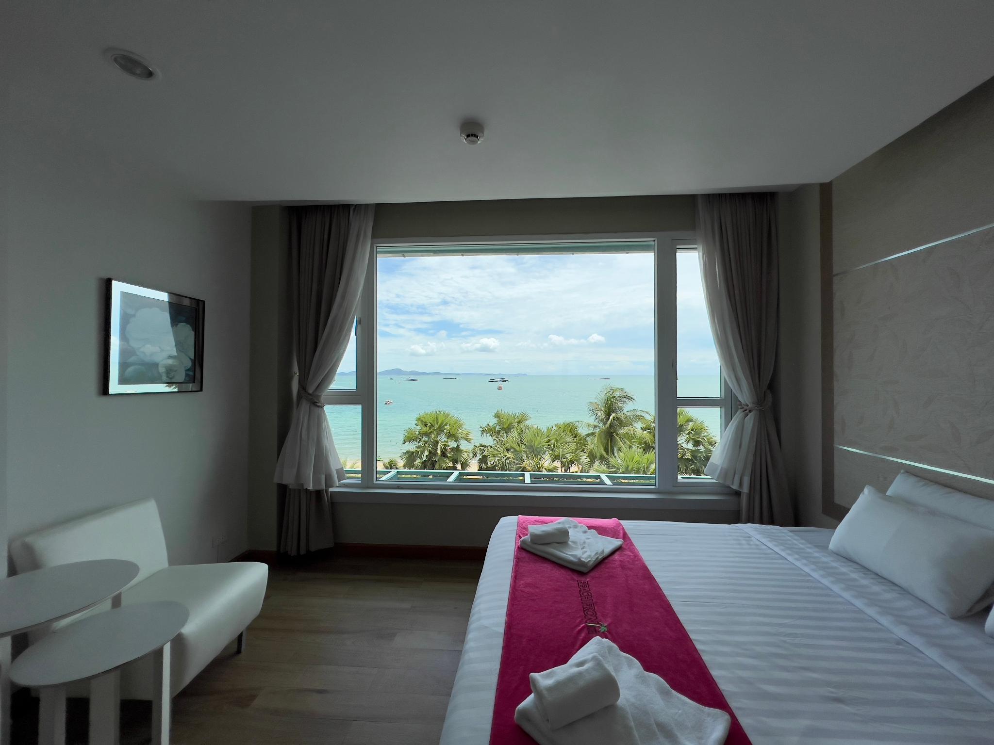 Suite, Sea View