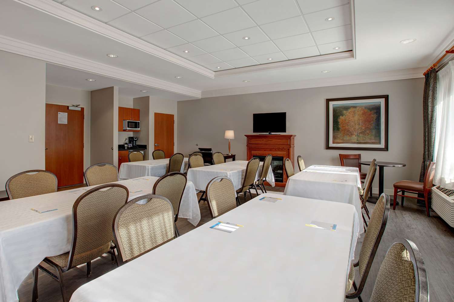 Days Inn & Suites By Wyndham Collingwood 32/38