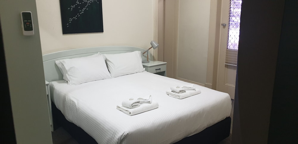 Grand Tasman Hotel 18/65