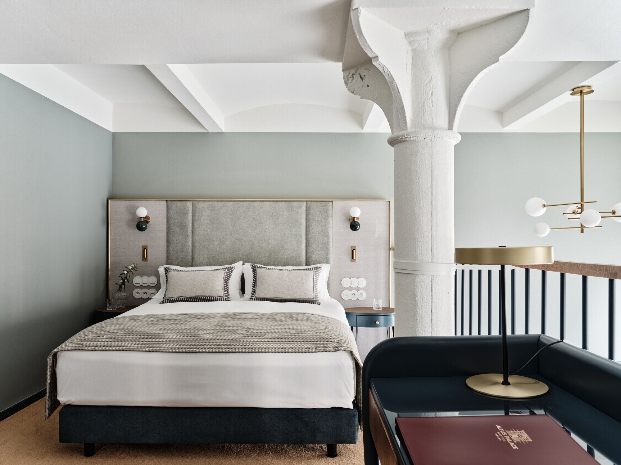 Mezzanine, Design, Queen Bed