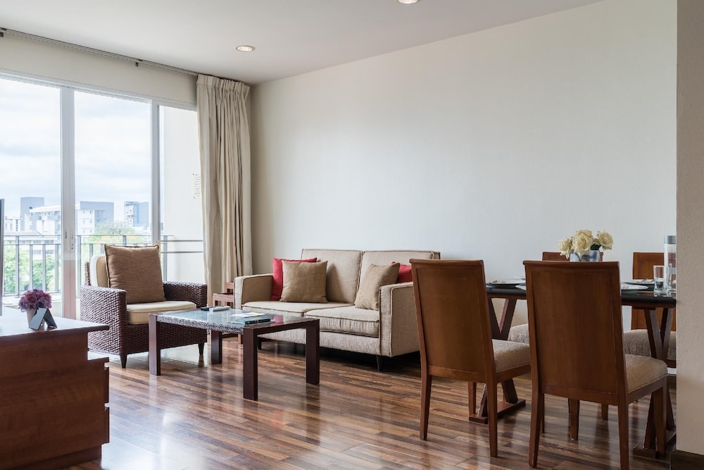 Bangkok Patio 34/51