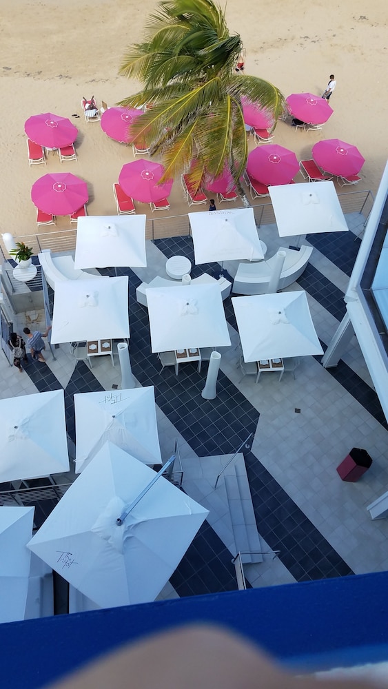 The Tryst Beachfront Hotel 33/50