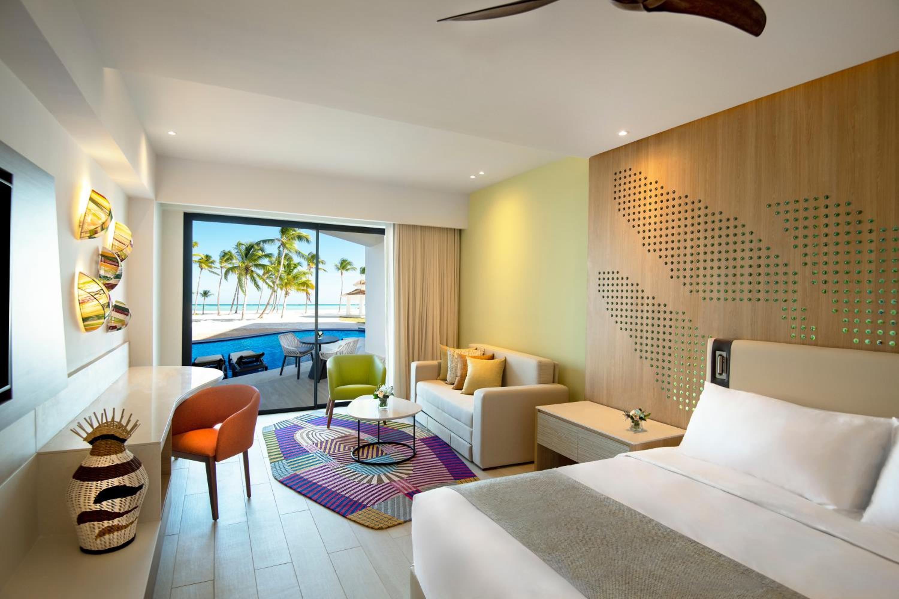 Swim Up, Club, Junior Suite, King Bed, Ocean Front, Adult Only
