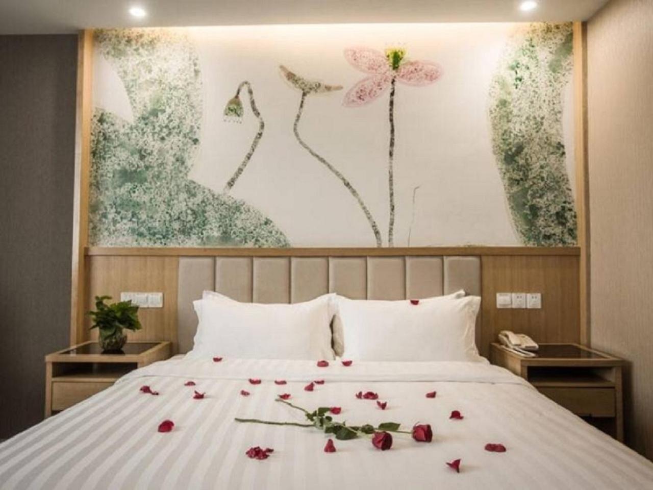 GreenTree Inn Taizhou Golden Eagle Shopping Center Dongfeng Road Express Hotel 27/39