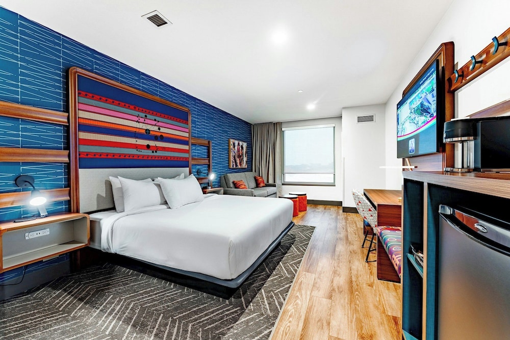 Lagoon, Suite, King Bed, Bunk Bed