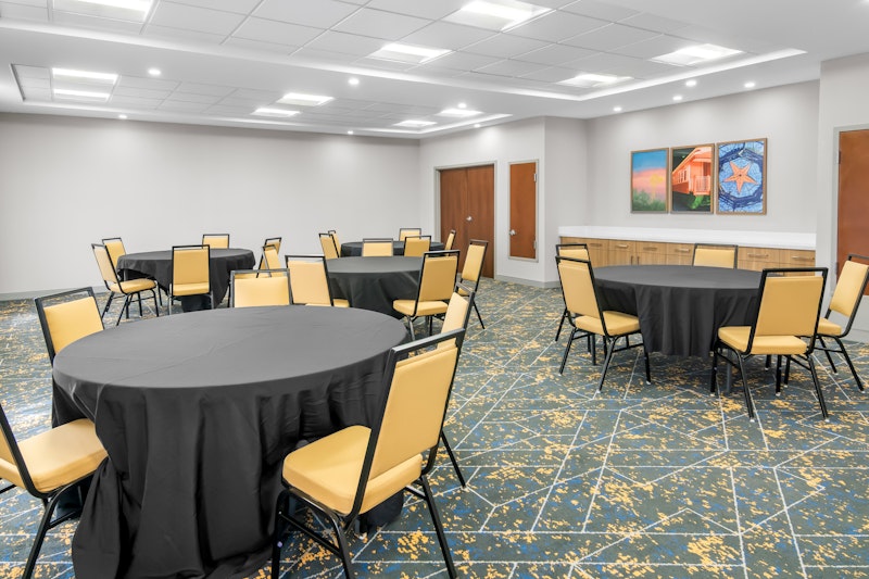 Hampton Inn and Suites Fort Worth/Forest Hill 42/46