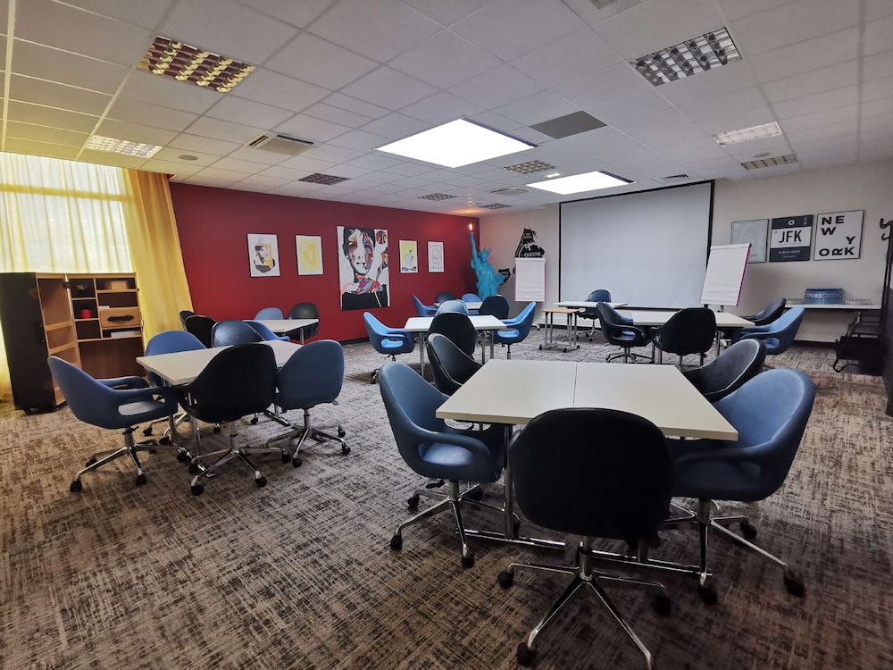 MERCURE Chartres Est 55/65