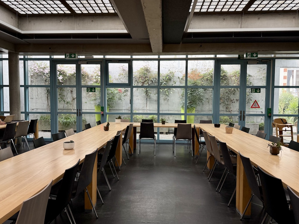 Geneva Hostel 44/70