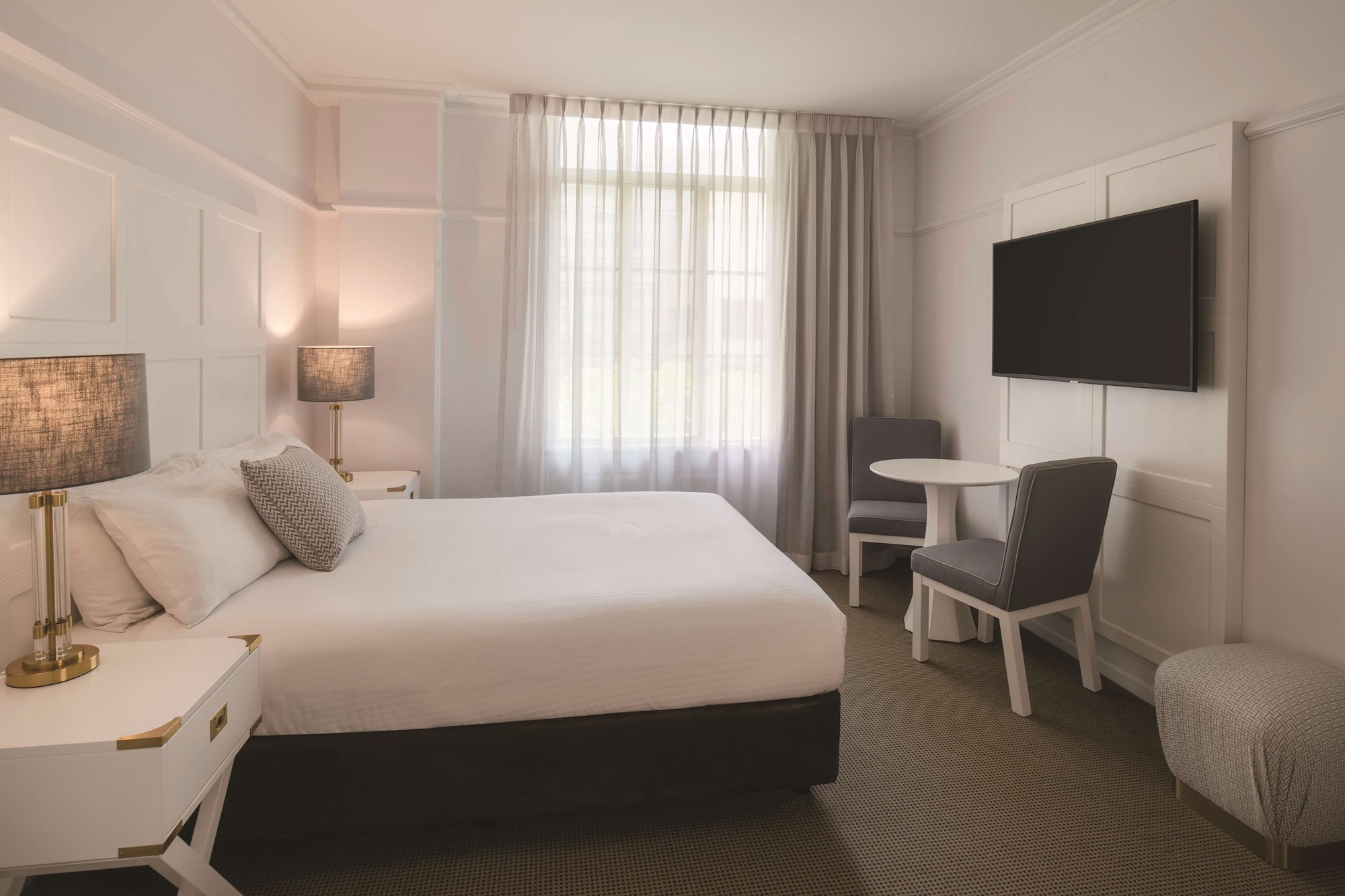 ROOM, DOUBLE BED