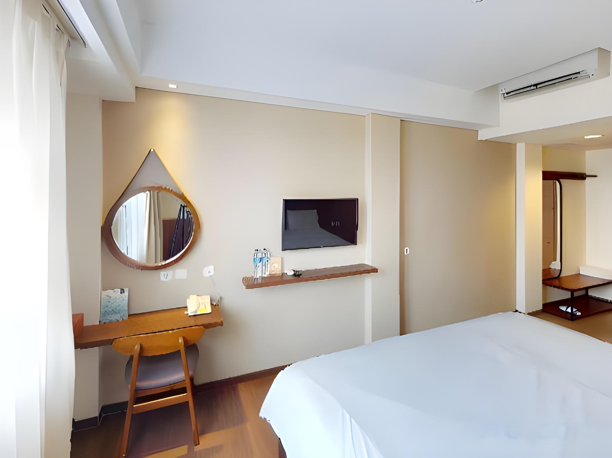 Deluxe, King Bed