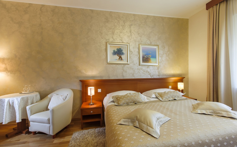 SUPERIOR, DOUBLE BED
