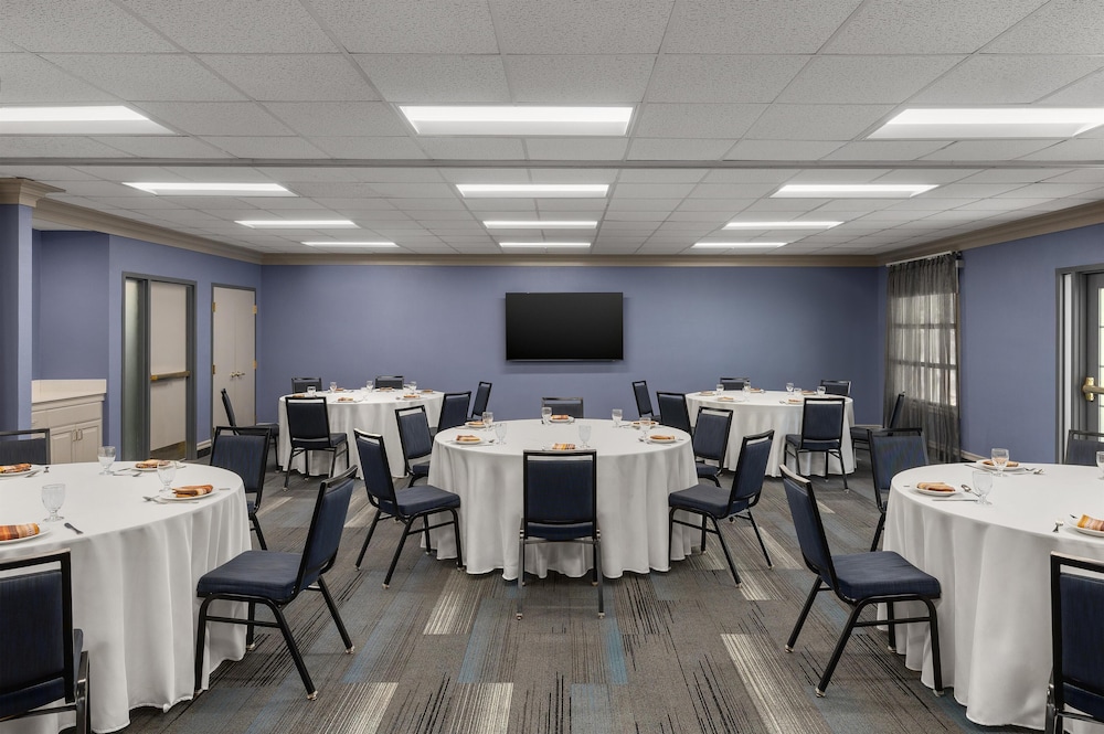 HYATT HOUSE MORRISTOWN 69/77