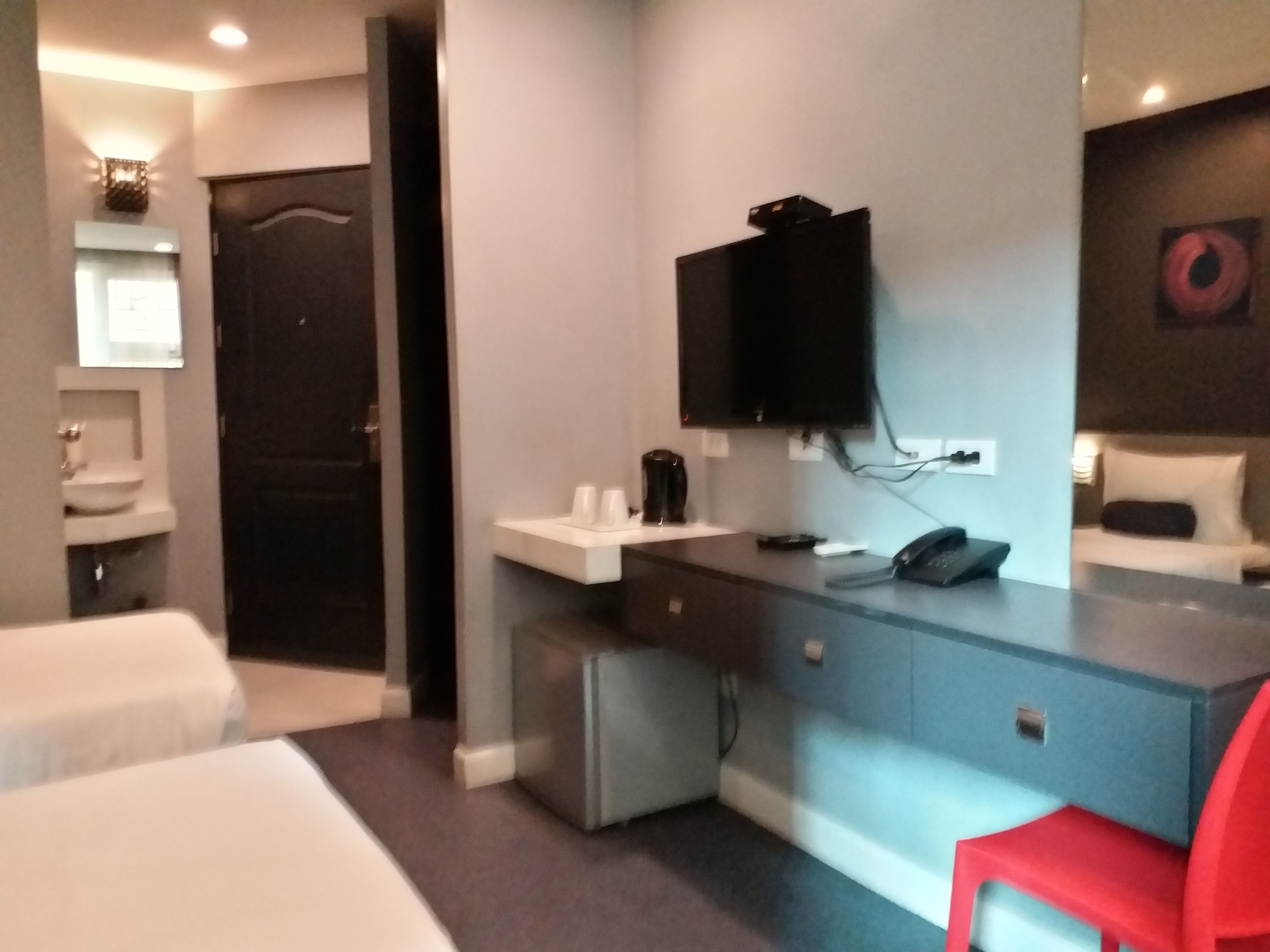 Deluxe, Queen Bed, Leez Inn Malate 8/9
