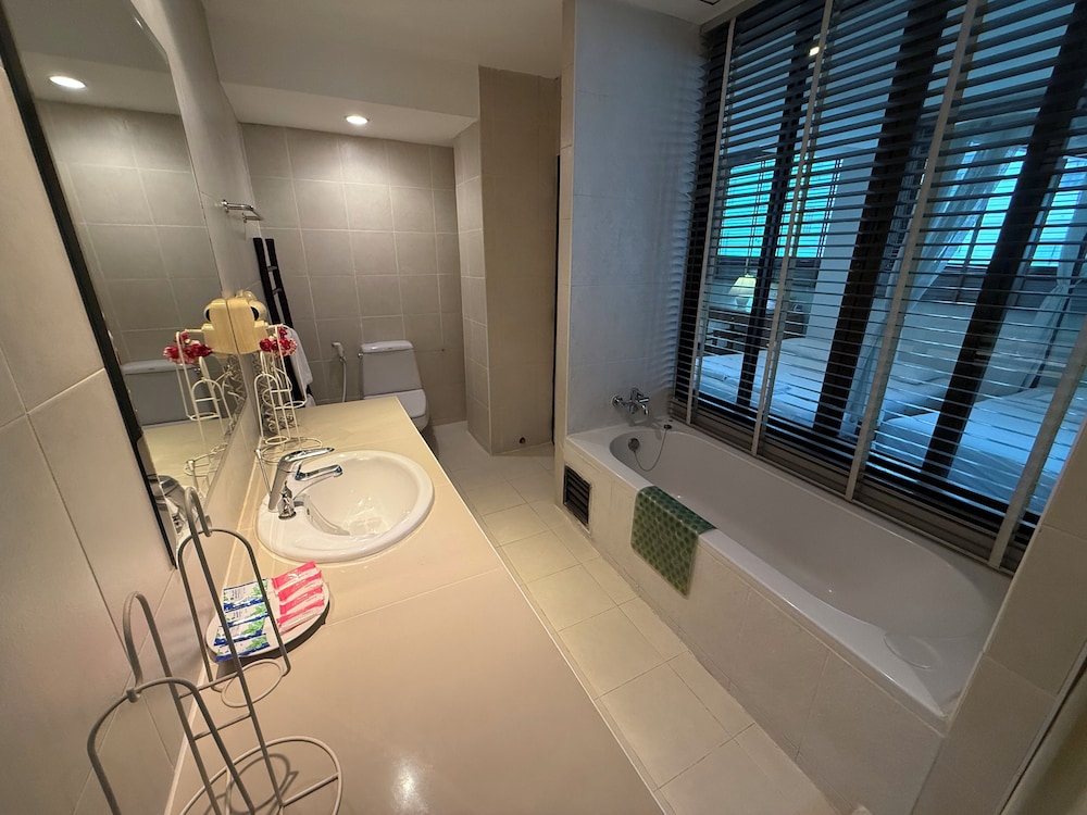 Best House Bangkok 50/50
