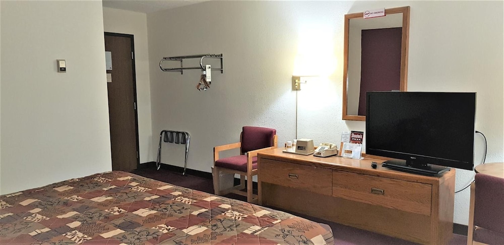 AmeriVu Inn and Suites - Avon 4/17