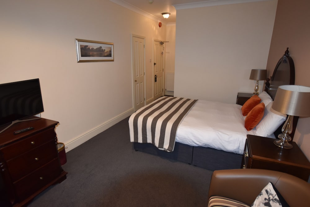 Taunton House Hotel 45/51
