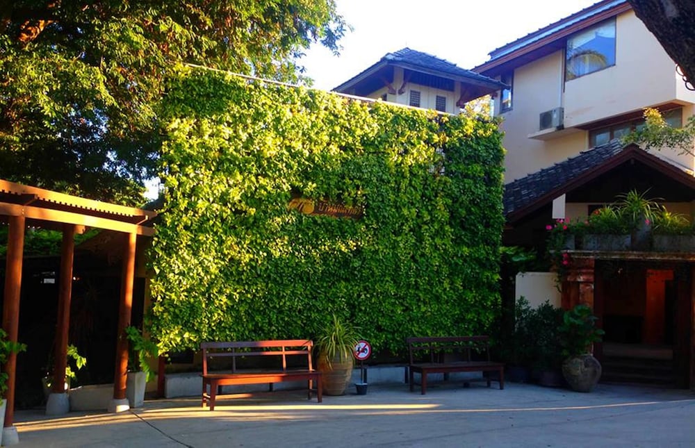 Montien House 8/50