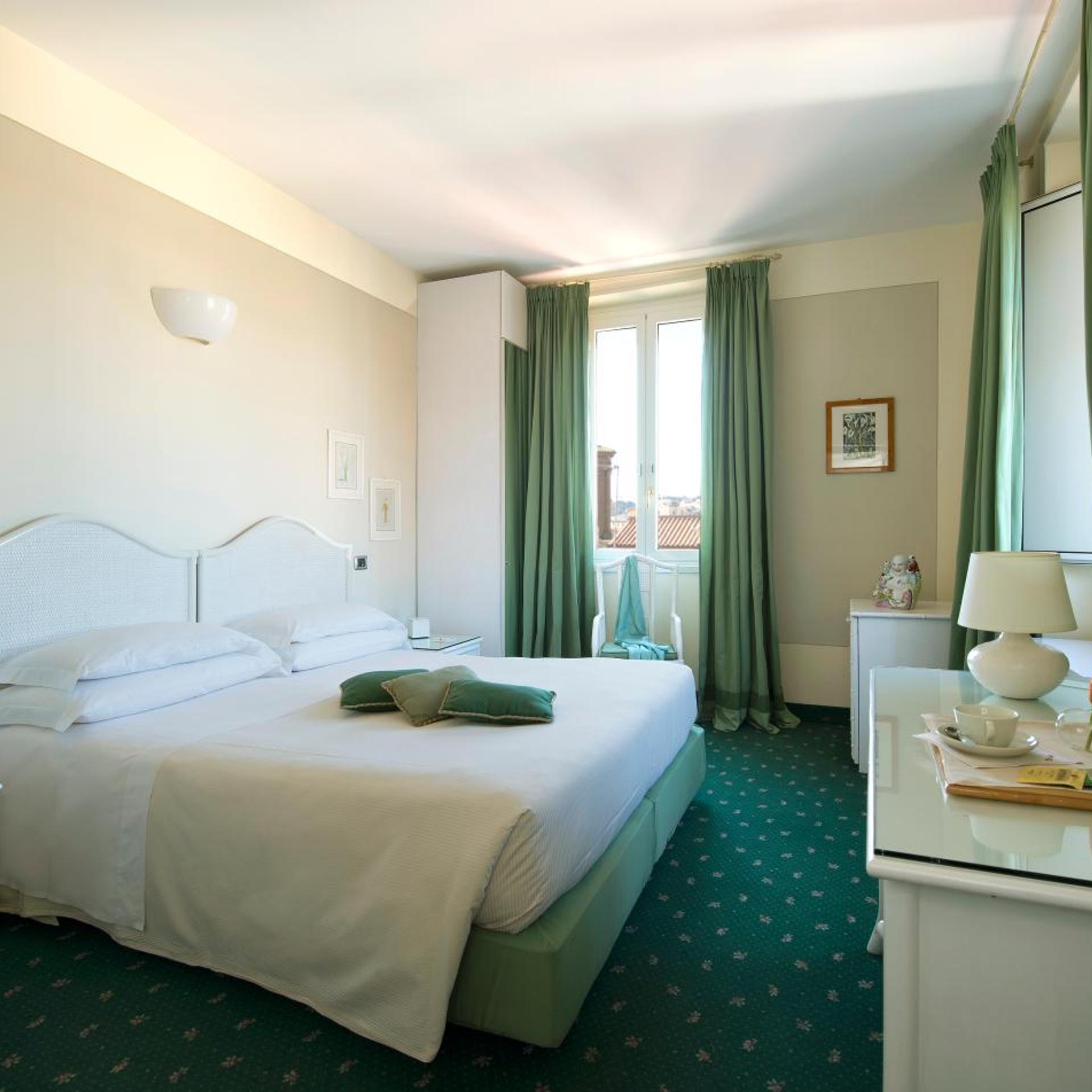 جناح جونيور، Hotel Gregoriana 3/6