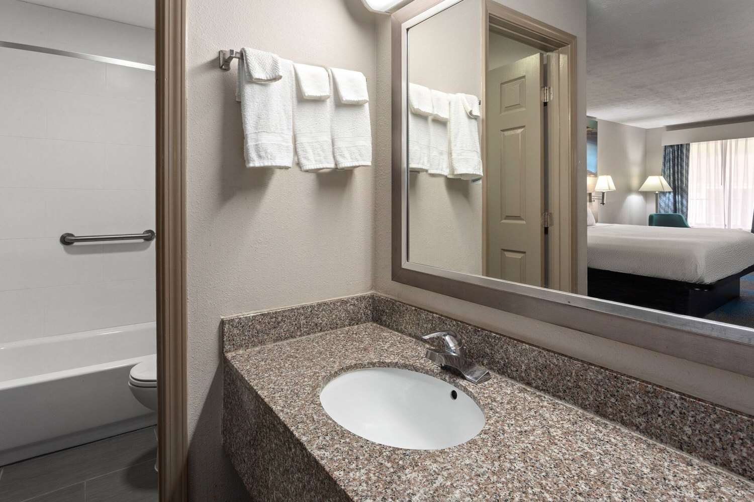 Days Inn by Wyndham Douglasville-Atlanta-Fairburn Road 17/20