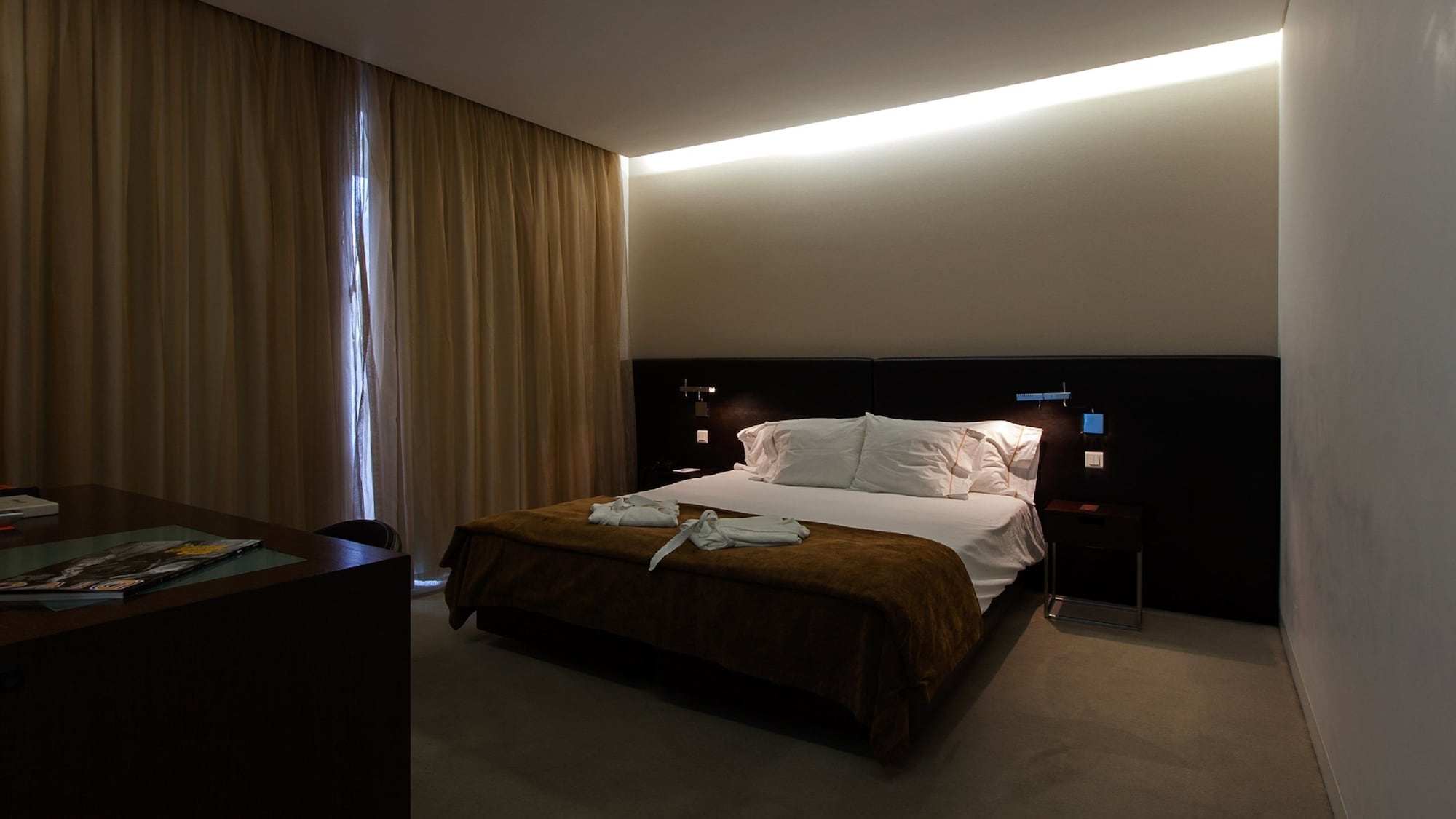 SUPERIOR, DOUBLE BED