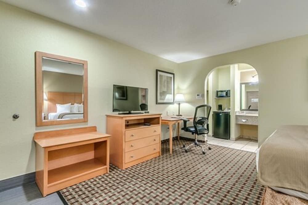 Days Inn by Wyndham Lubbock South 11/31