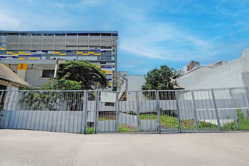 Hotel O near Ciputra World Surabaya formerly Darmo Residence 9/60