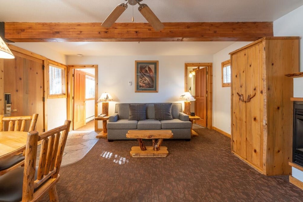 Red Wolf Lakeside Lodge 29/60