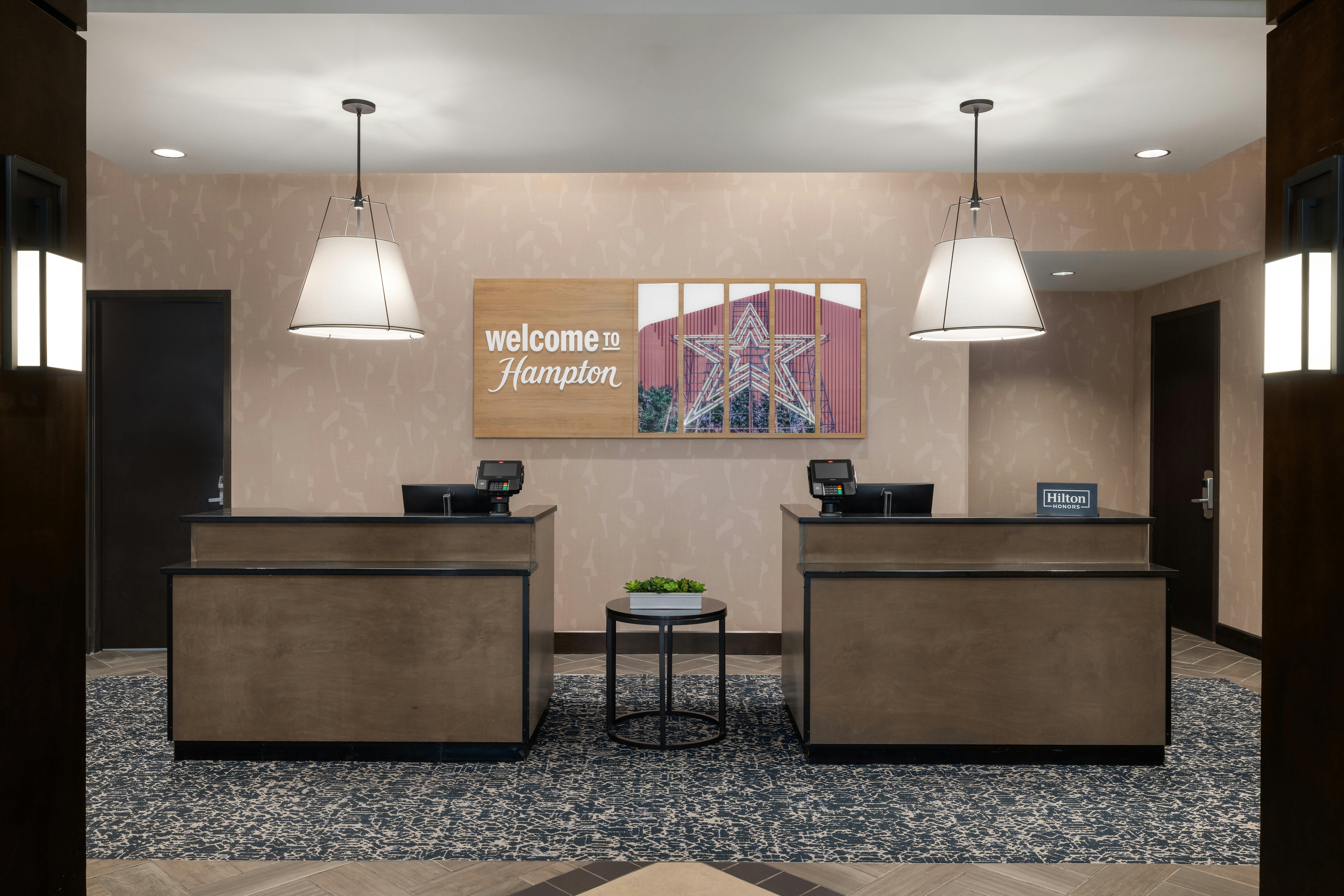 Hampton Inn And Suites Roanoke-Downtown 13/75