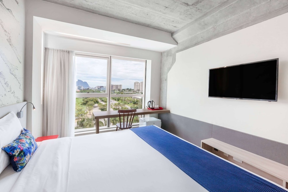 SUPERIOR, DOUBLE OR TWIN BED