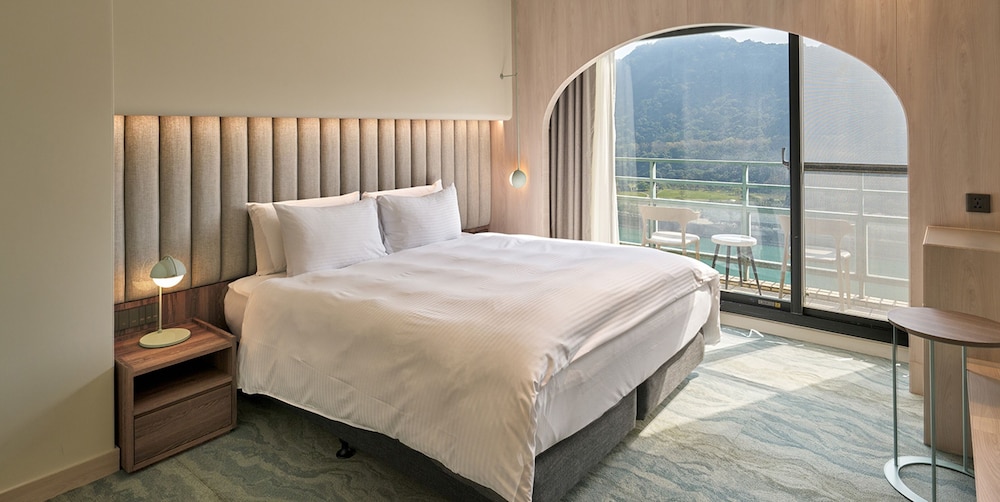 SUPERIOR, DOUBLE BED