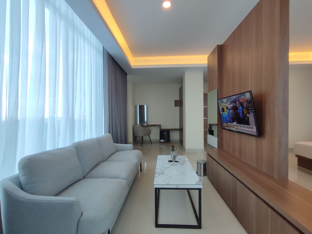 Unhas Hotel and Convention 24/50