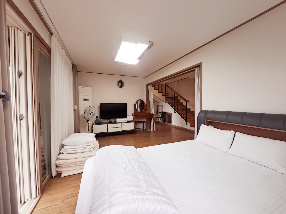 DUPLEX, APARTMENT