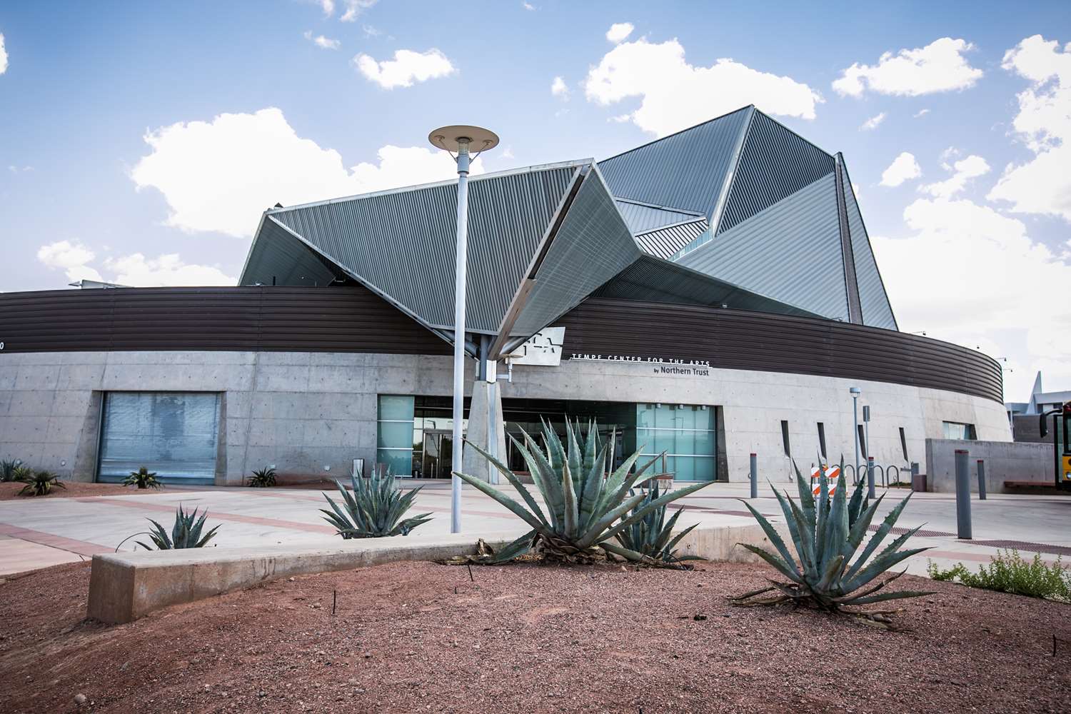 Holiday Inn Express & Suites Phoenix-Tempe 21/22