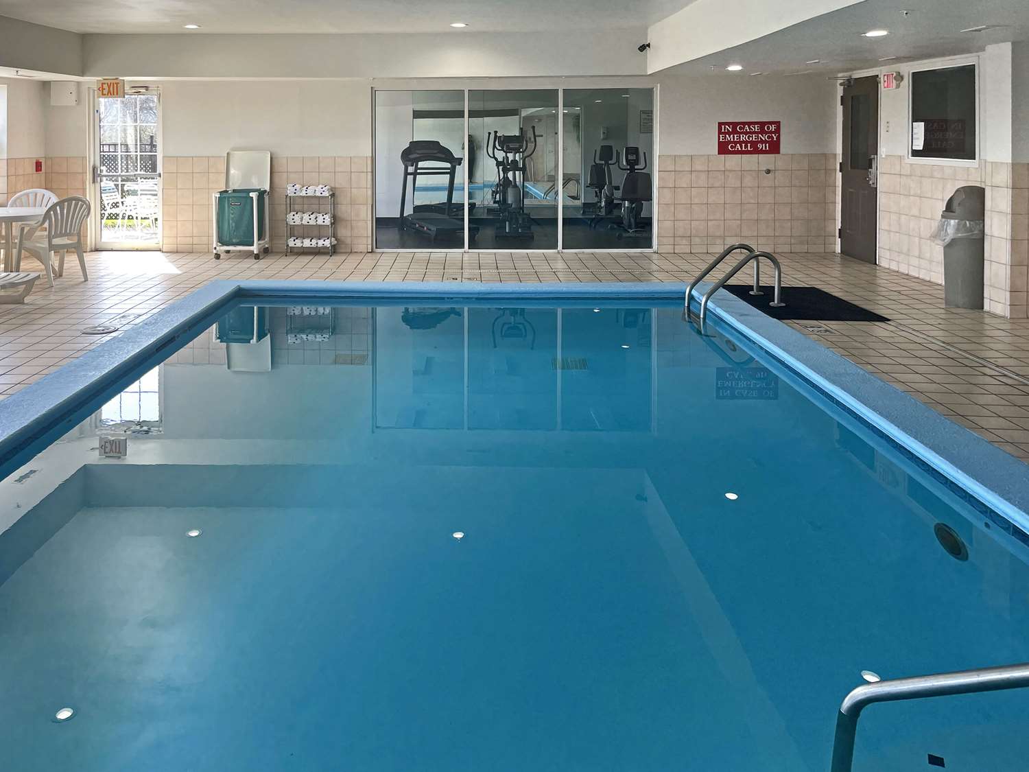 Quality Inn & Suites Cincinnati Sharonville 30/42