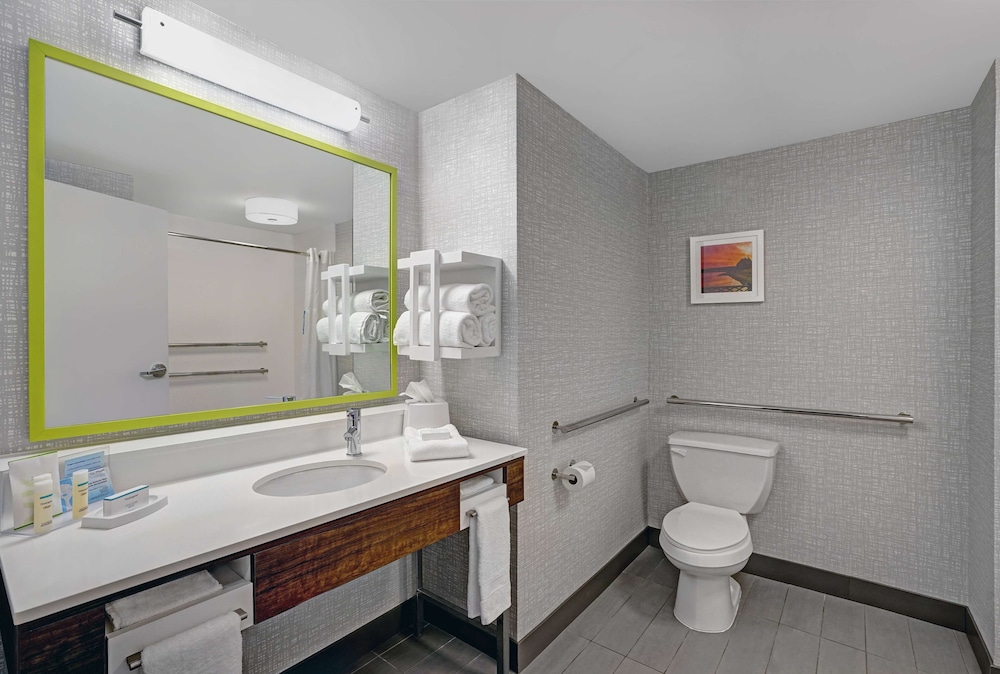 Hampton Inn Utica 11/31