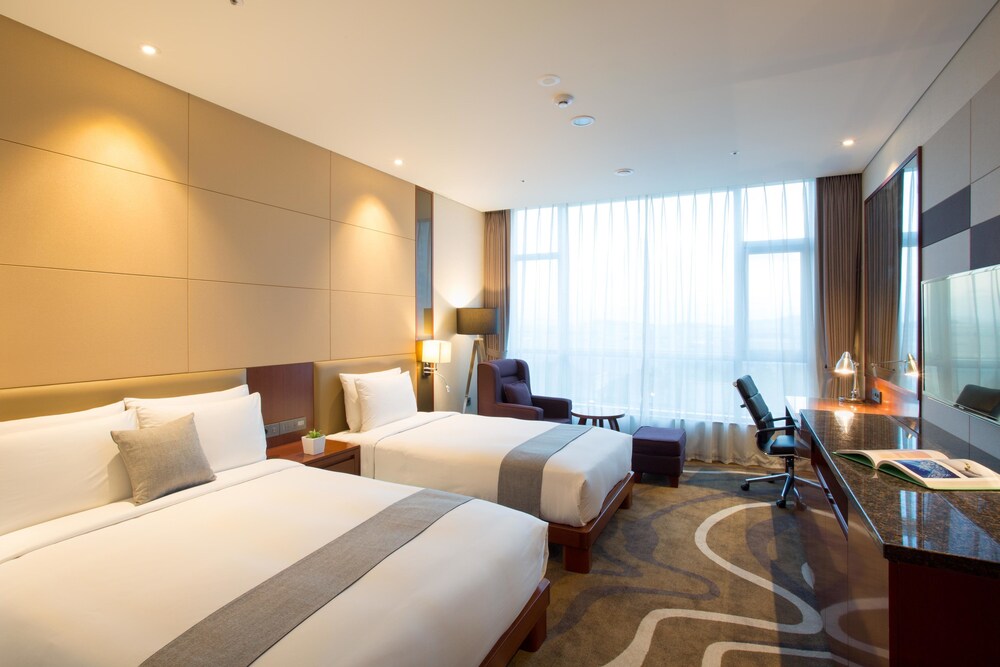 Isquare Hotel 13/50