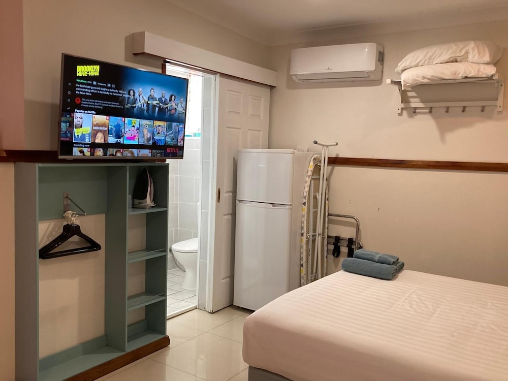 Across Country Motel And Serviced Apartments 14/35
