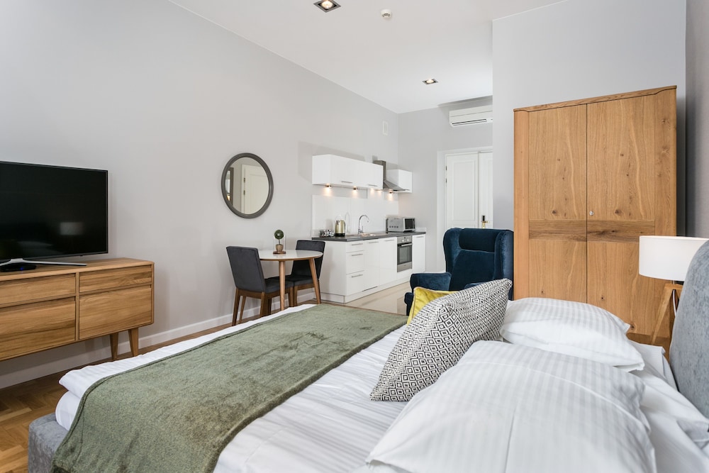 Venetian House Market Square Aparthotel 11/47