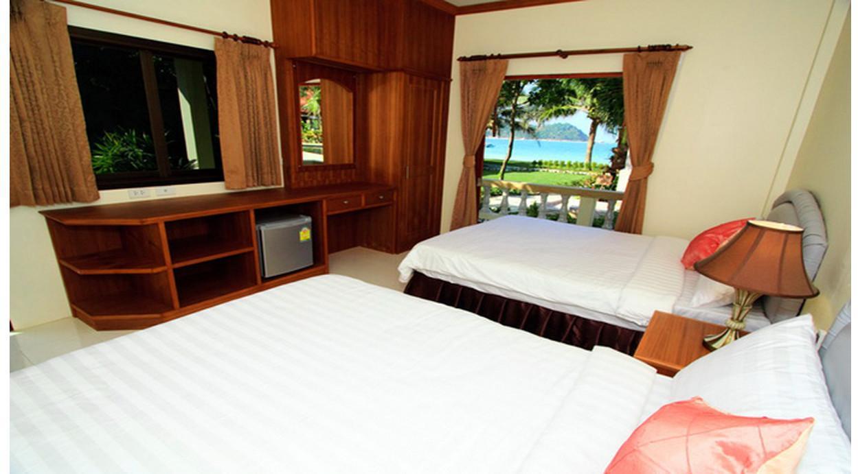 Bungalow, 2 Double Beds, Beach Front, Pool View