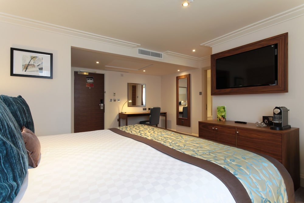 The Marble Arch Hotel, by Thistle 30/83