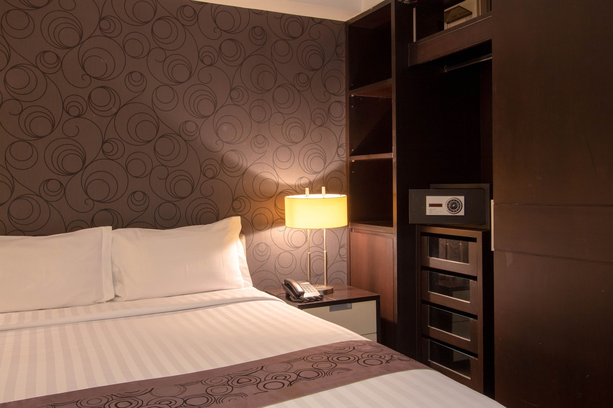 غرفة سوبيريور بسرير كوين وسرير فردي، Lily Hotel Bangkok 3/6