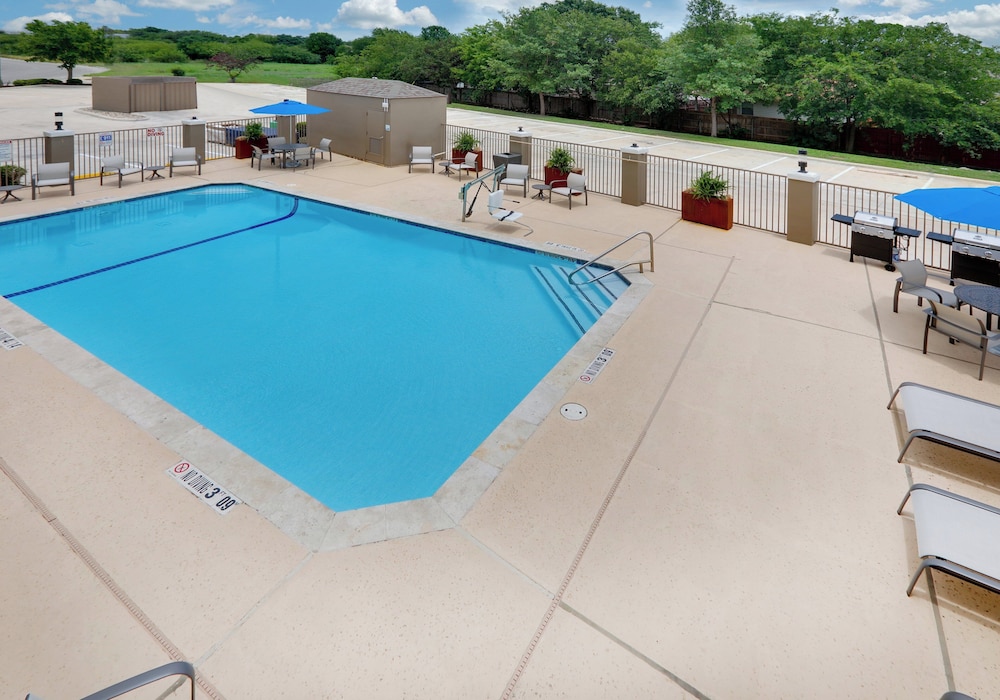 Holiday Inn Express Hotel & Suites San Antonio Nw Near Seaworld 49/76