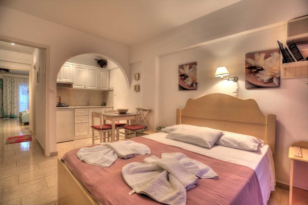 Leonardos Apartments 16/50