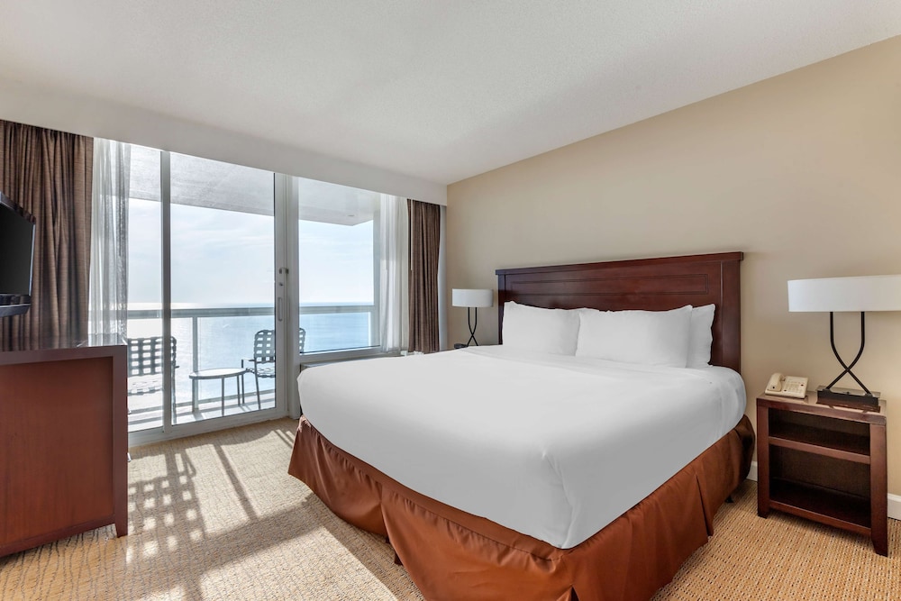 2 Bedrooms, 2 King Beds, Ocean Front