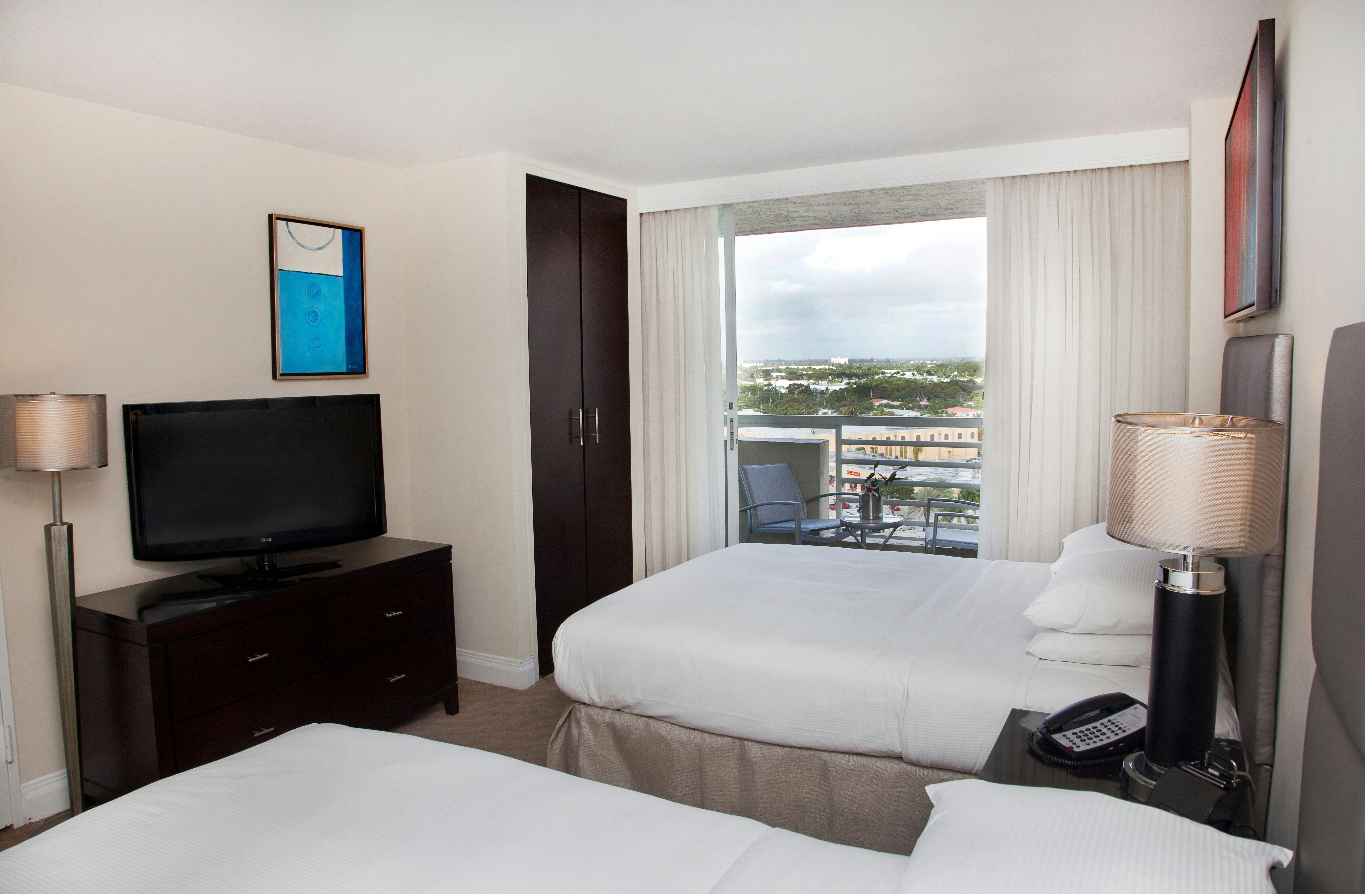 SUITE, 2 QUEEN BEDS, POOL VIEW, BALCONY